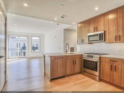 921 Madison St #403