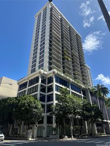 225 Queen St APT 15C