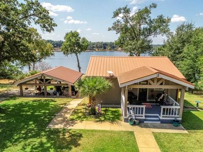 851 Lakeview
