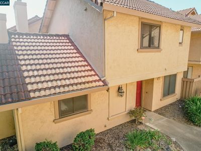 Property at 8 Del Prado Cir, Fairfield, CA