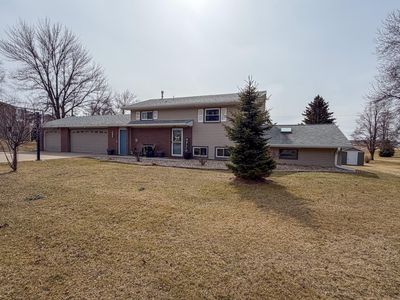 Property at 413 3rd St SE, De Smet, SD