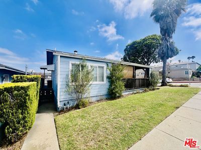 627 E Grand Ave