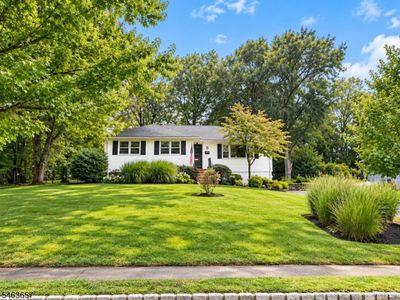 8 Country Club Ct