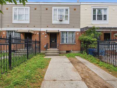 320 Snediker Ave