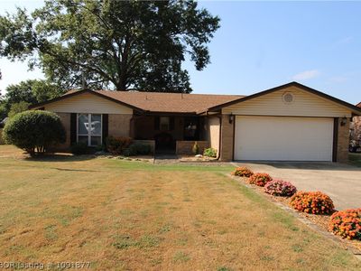 1704 E Edmondson Dr