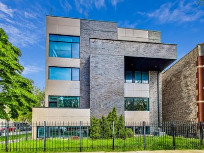 2131 N Claremont Ave APT 1S