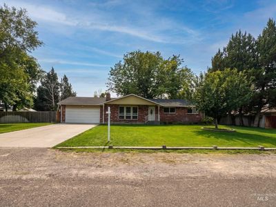 2819 Shamrock Ave