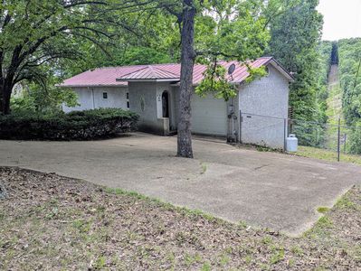 1649 Talking Rocks Road