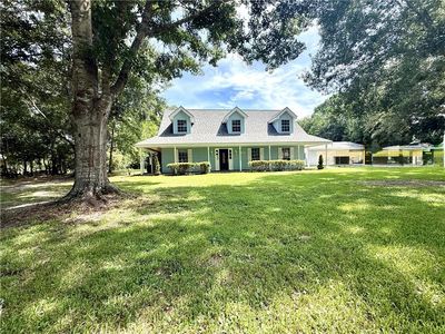 105 N Holiday Dr
