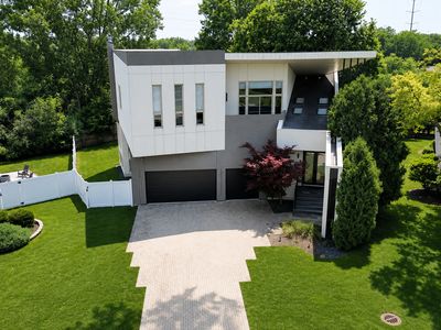 220 Astor Pl