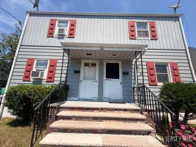 40-42 Moffett St