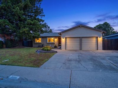 3735 Hillcrest Ln