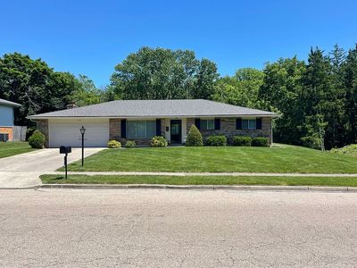 7610 Roselake Dr