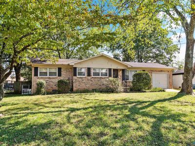 2015 Club View Dr NW