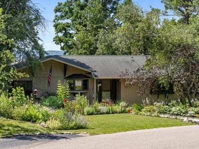 121 Hill Dr