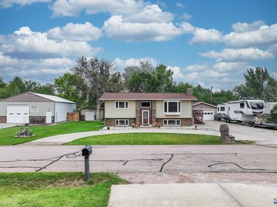 4736 Howie Dr