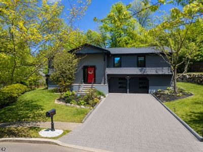 40 Schirra Dr
