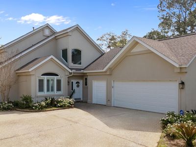 735 Saint Andrews Dr E