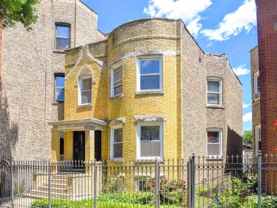 2251 N Sawyer Ave