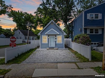 16 W Grove St