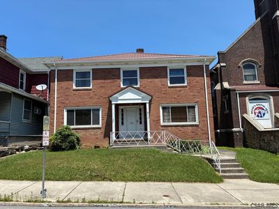 913 Graham Ave