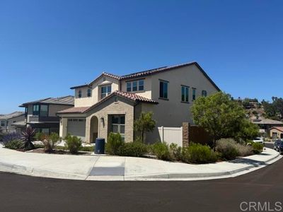 921 Cayley Ave