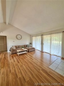 6 Canoe Ct