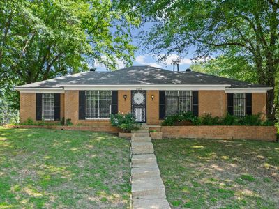 2460 Woodvale Dr
