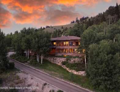 1100 Deer Creek Dr