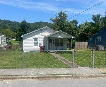 305 Dyer St