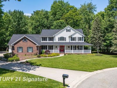 8201 Moll Ln