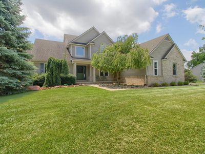 6833 N Meadows Pass