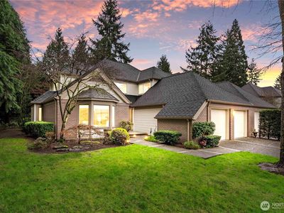 1726 Bellevue Way NE