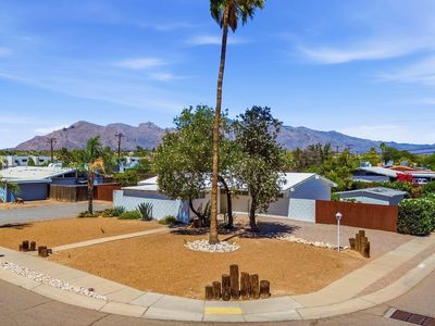 4936 N La Canada Dr