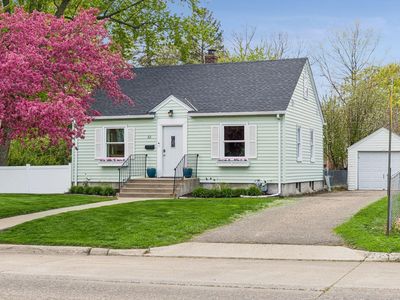 32 17th Ave S