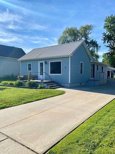 4020 Main St