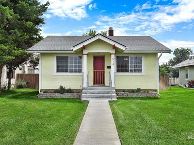 216 14th Ave S