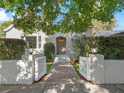 527 Monroe Street