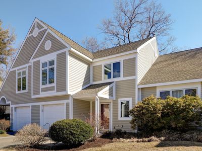 2 Greenwich Ln UNIT 2