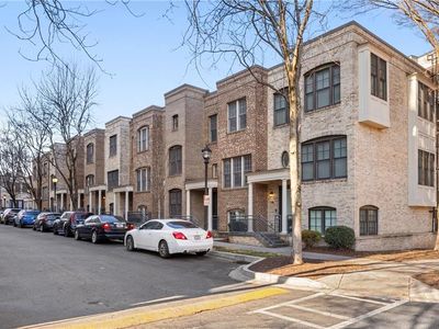 722 Cosmopolitan Dr NE