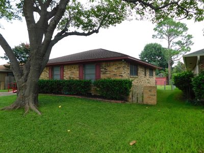 3926 Roanoke Dr