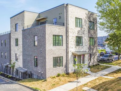 1911 Forest Ave #201