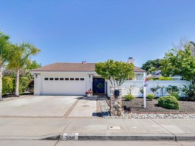 556 Seahorse Ln