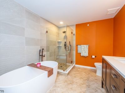 814 River Pl