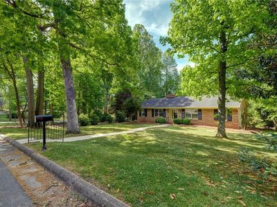 901 Country Club Dr