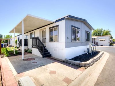 5541 E Tulare St #16