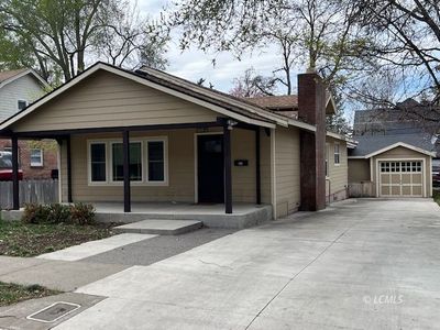 444 S E St