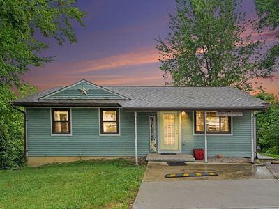 3 Lakeshore Ct