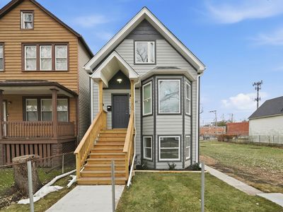 8839 S Colfax Ave