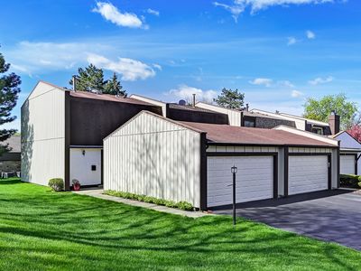 Property at 7 Nacona Ln, Indian Head Park, IL
